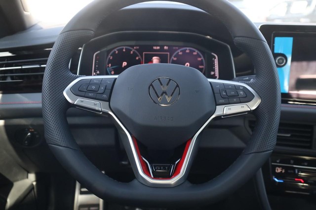 Volkswagen Jetta GLI Vehicle Image 08