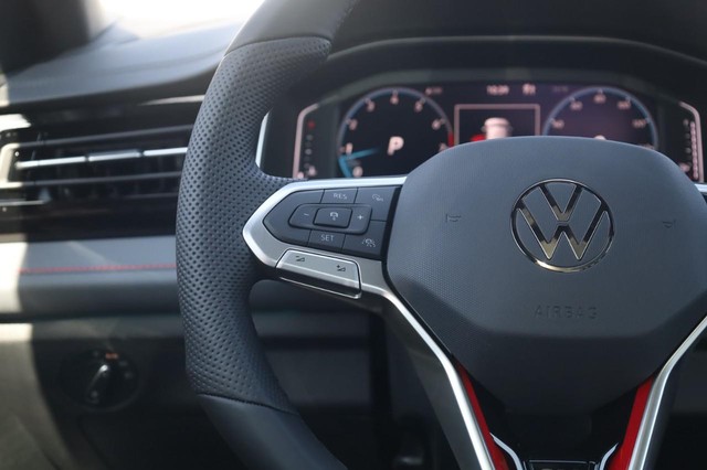 Volkswagen Jetta GLI Vehicle Image 10