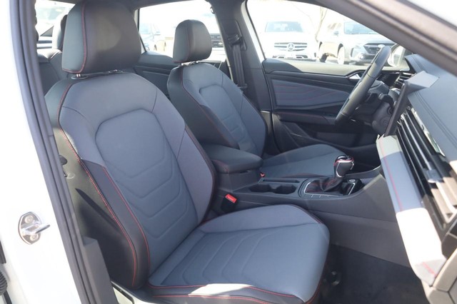 Volkswagen Jetta GLI Vehicle Image 21