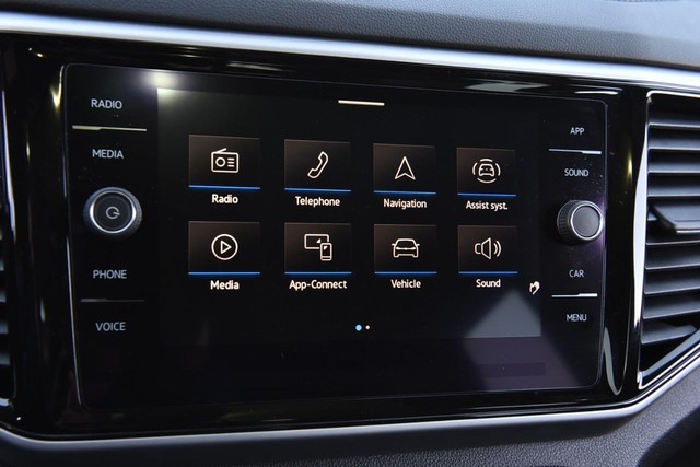 Volkswagen Atlas Cross Sport Vehicle Image 12