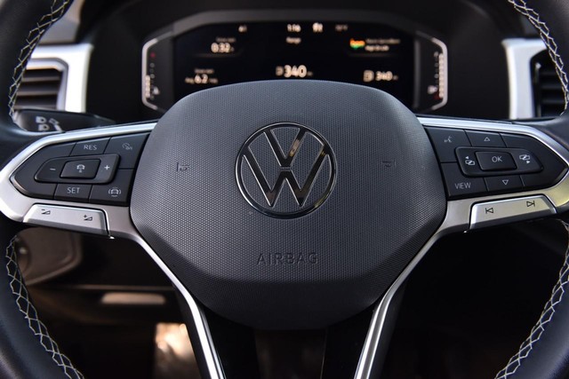 Volkswagen Atlas Cross Sport Vehicle Image 16