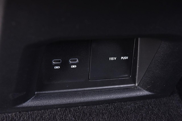 Volkswagen Atlas Cross Sport Vehicle Image 22