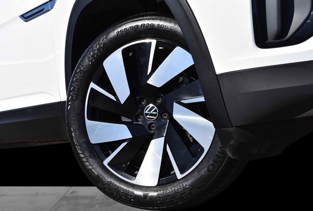 Volkswagen Atlas Cross Sport Vehicle Image 03