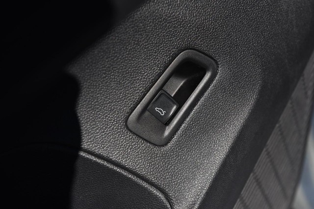 Volkswagen Atlas Cross Sport Vehicle Image 09