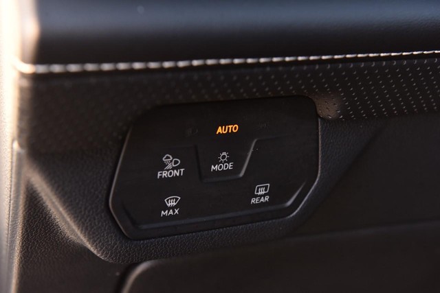 Volkswagen Atlas Cross Sport Vehicle Image 11