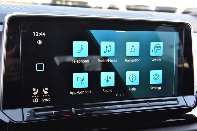 Volkswagen Atlas Cross Sport Vehicle Image 14