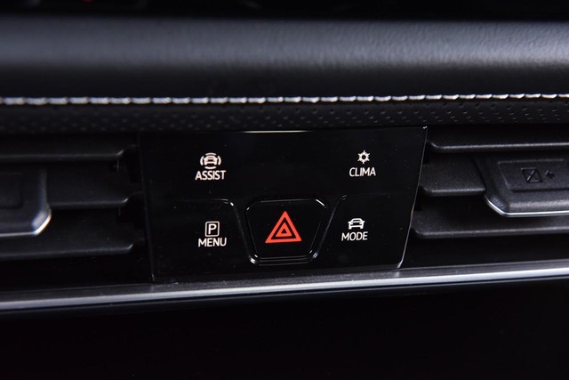 Volkswagen Atlas Cross Sport Vehicle Image 15