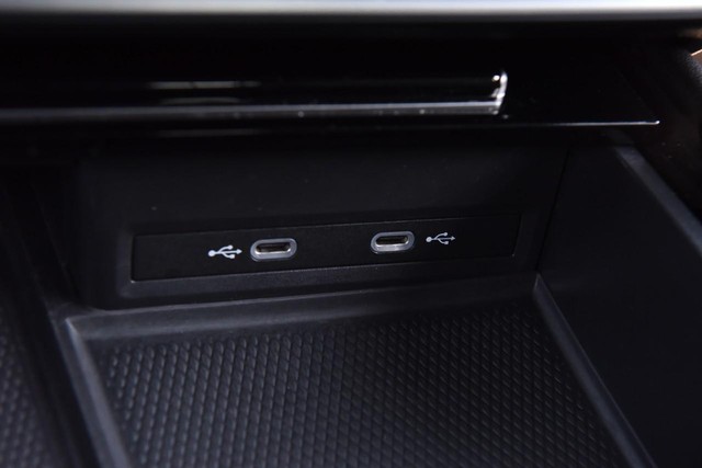 Volkswagen Atlas Cross Sport Vehicle Image 16