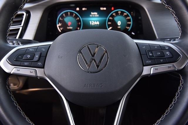 Volkswagen Atlas Cross Sport Vehicle Image 18