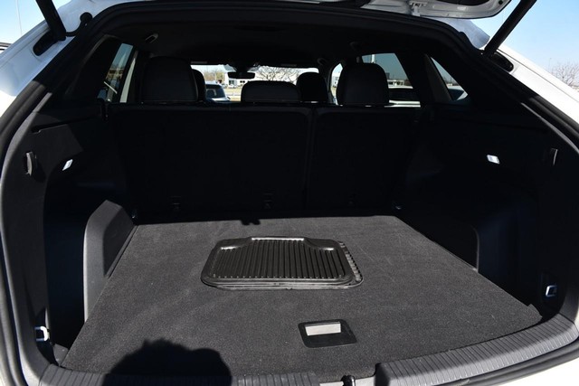 Volkswagen Atlas Cross Sport Vehicle Image 24