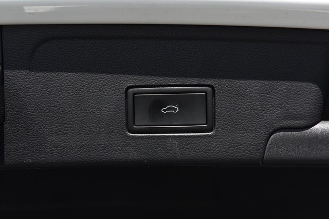 Volkswagen Atlas Cross Sport Vehicle Image 25