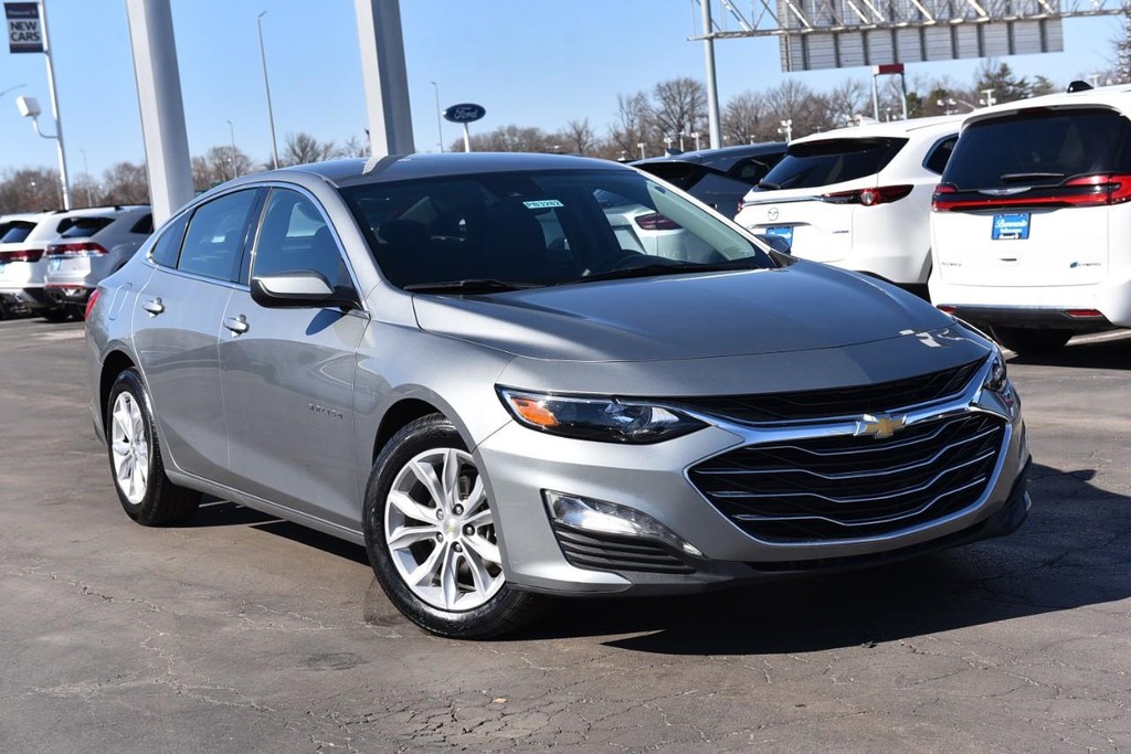 Chevrolet Malibu Vehicle Full-screen Gallery Image 2