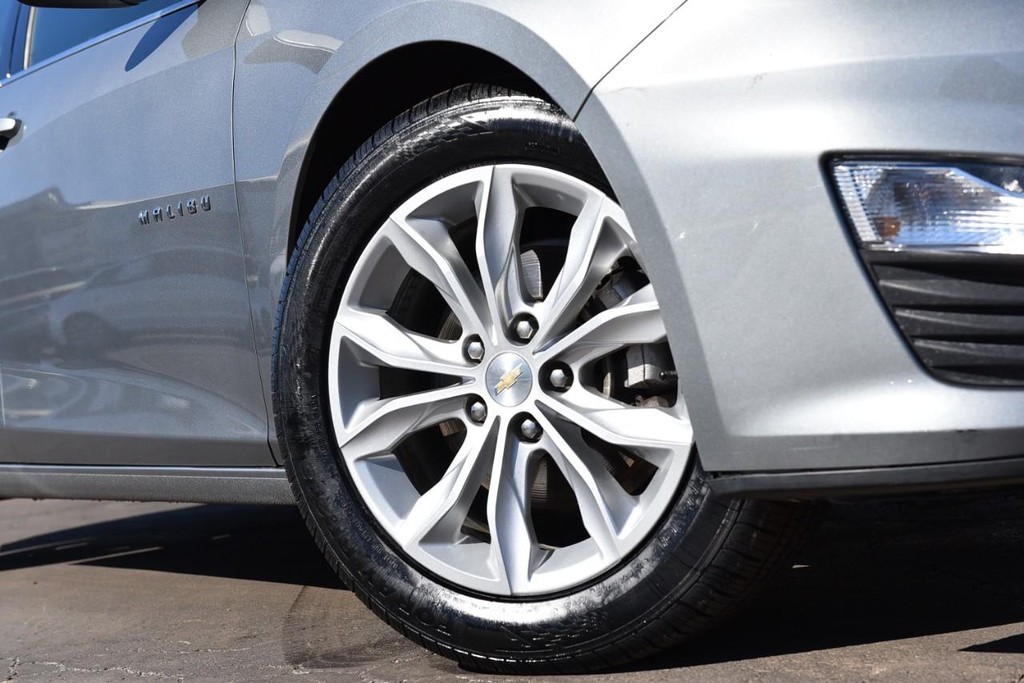 Chevrolet Malibu Vehicle Full-screen Gallery Image 3