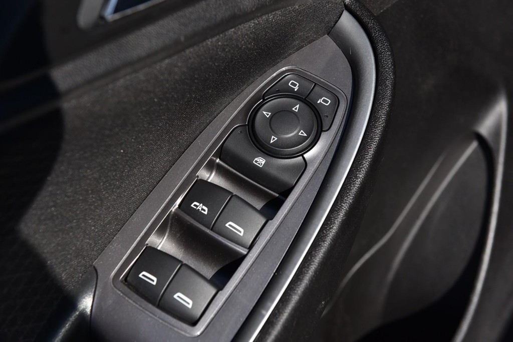 Chevrolet Malibu Vehicle Full-screen Gallery Image 8