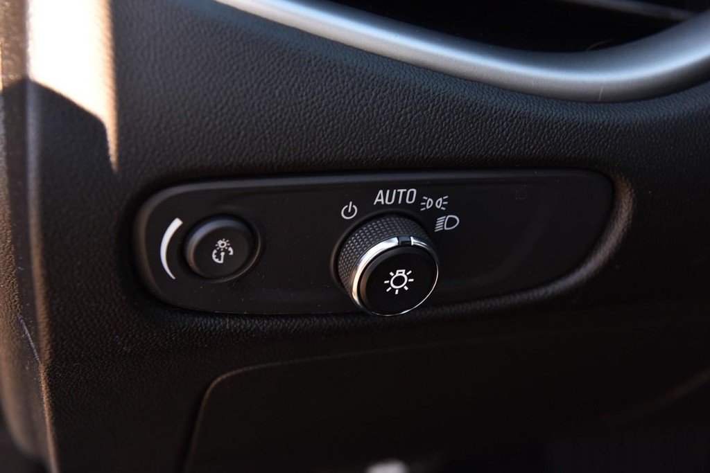 Chevrolet Malibu Vehicle Full-screen Gallery Image 9