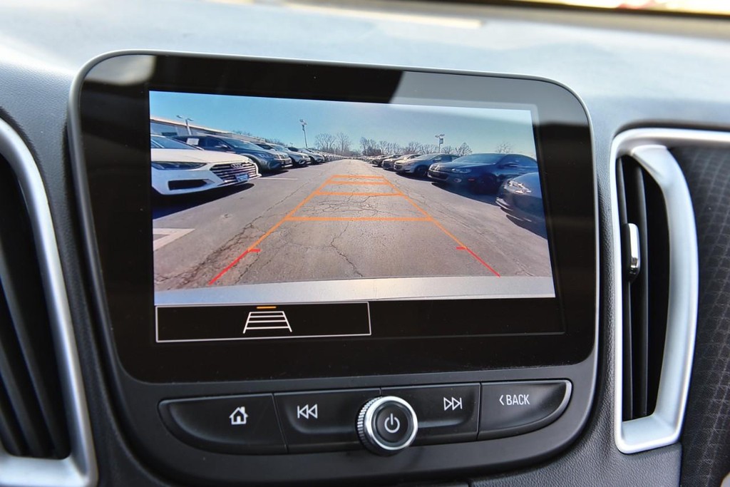 Chevrolet Malibu Vehicle Full-screen Gallery Image 11