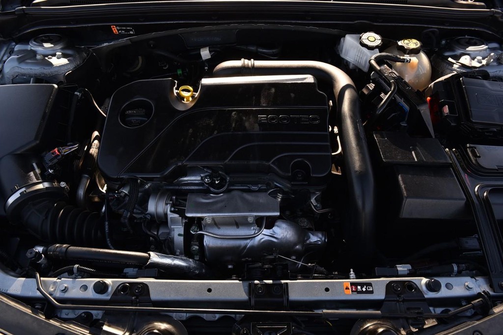 Chevrolet Malibu Vehicle Full-screen Gallery Image 22