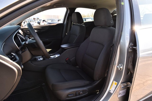 Chevrolet Malibu Vehicle Image 17