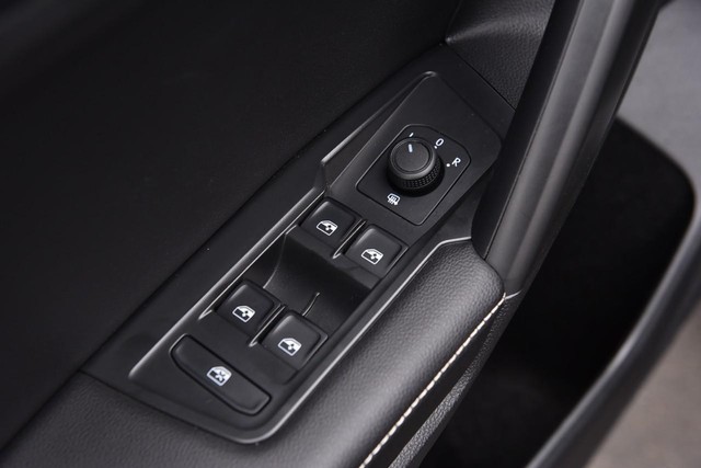 Volkswagen Tiguan Vehicle Image 08