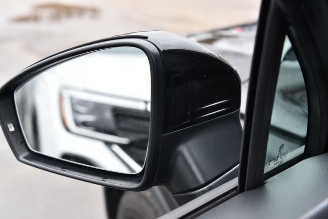 Volkswagen Tiguan Vehicle Image 09