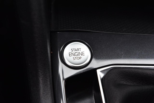 Volkswagen Tiguan Vehicle Image 16