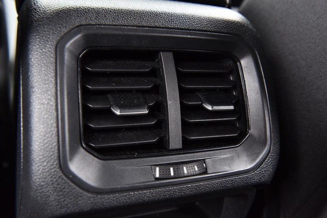 Volkswagen Tiguan Vehicle Image 21