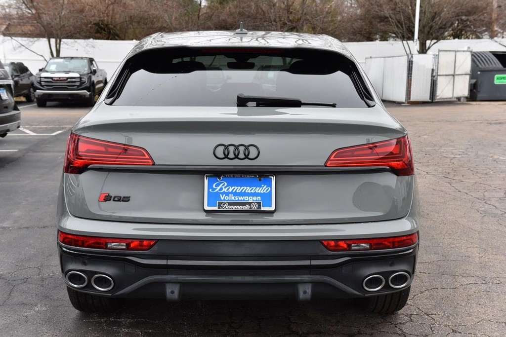 Audi SQ5 Sportback Vehicle Full-screen Gallery Image 06