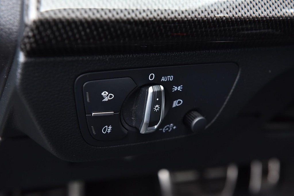 Audi SQ5 Sportback Vehicle Full-screen Gallery Image 12