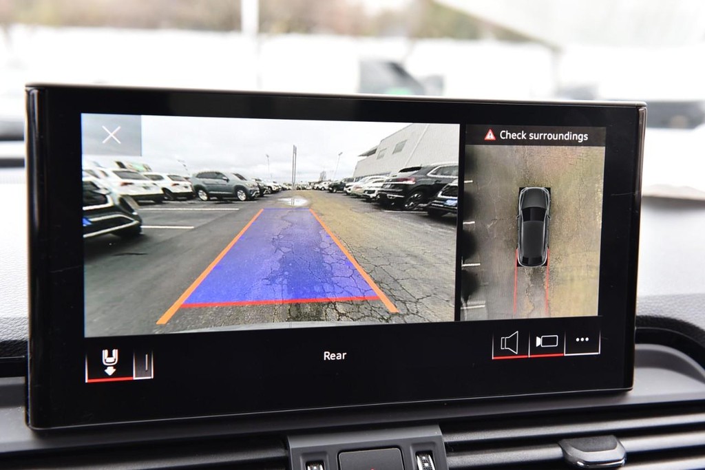 Audi SQ5 Sportback Vehicle Full-screen Gallery Image 14