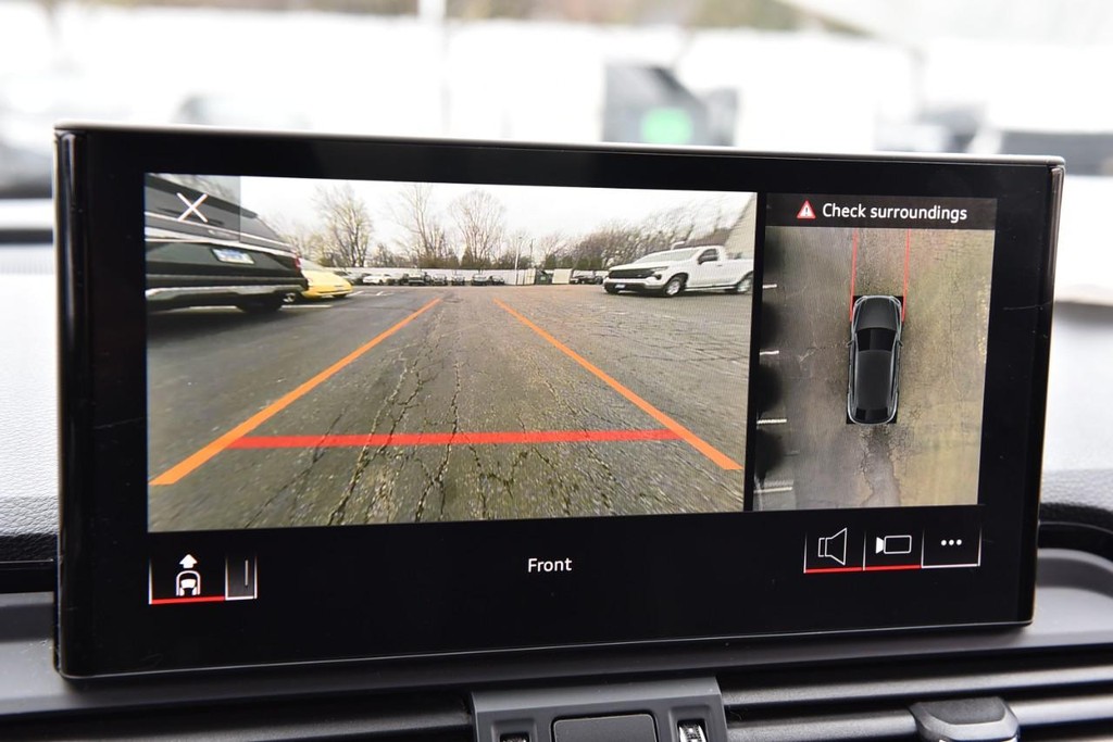 Audi SQ5 Sportback Vehicle Full-screen Gallery Image 15