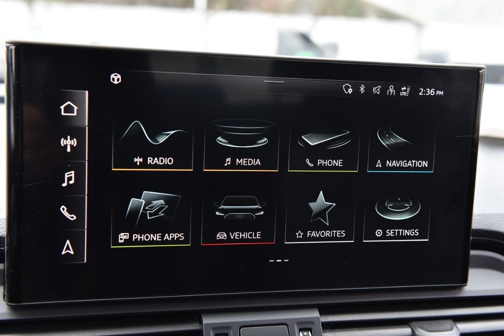 Audi SQ5 Sportback Vehicle Full-screen Gallery Image 16