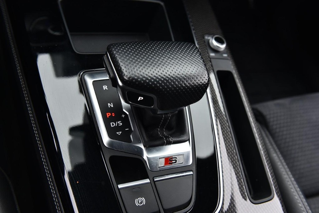 Audi SQ5 Sportback Vehicle Full-screen Gallery Image 19