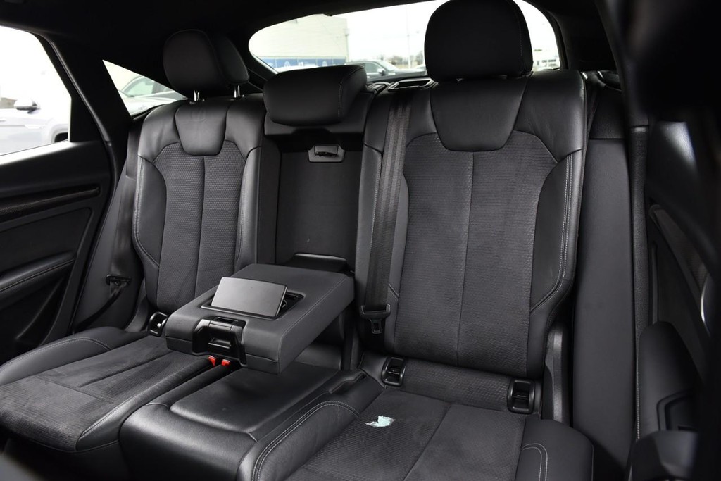 Audi SQ5 Sportback Vehicle Full-screen Gallery Image 24