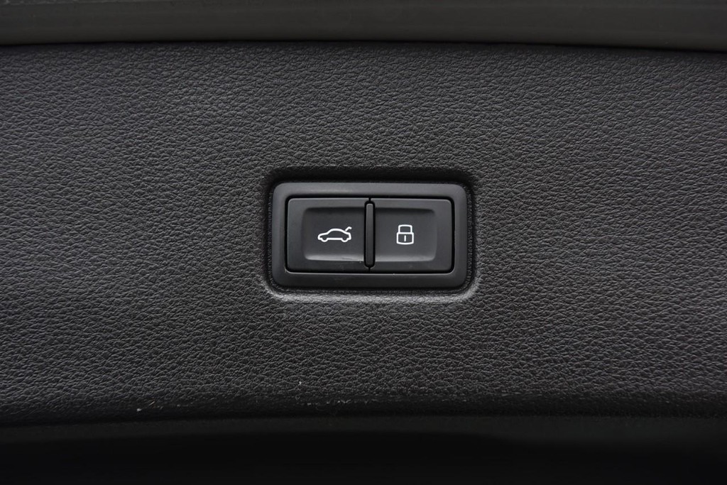 Audi SQ5 Sportback Vehicle Full-screen Gallery Image 29