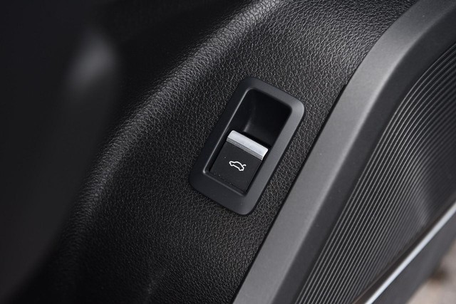 Audi SQ5 Sportback Vehicle Image 09