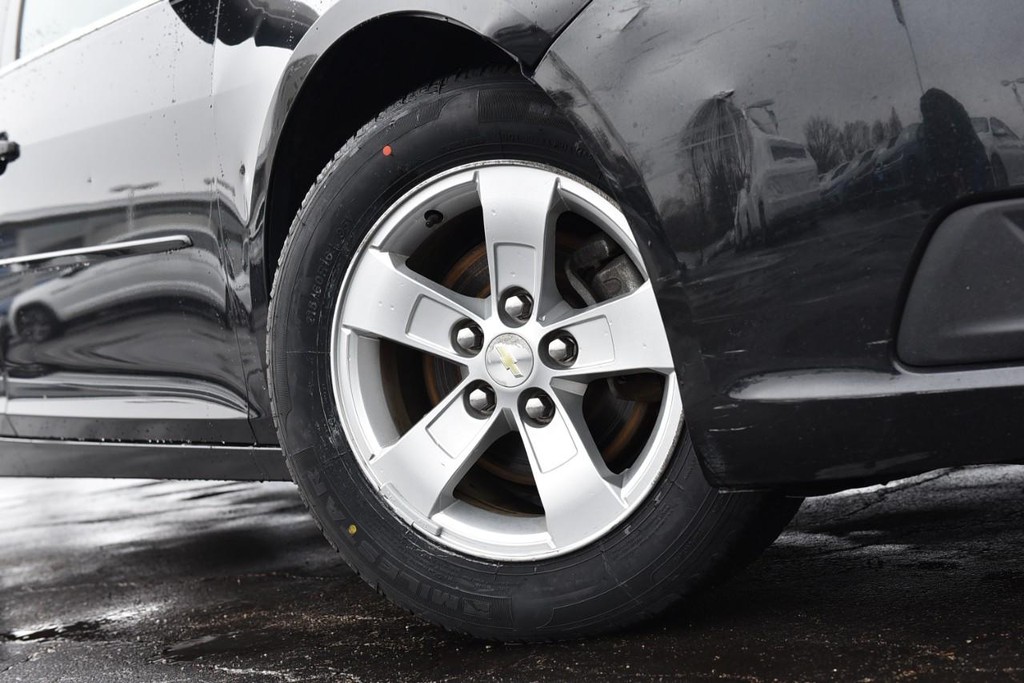 Chevrolet Malibu Vehicle Full-screen Gallery Image 03