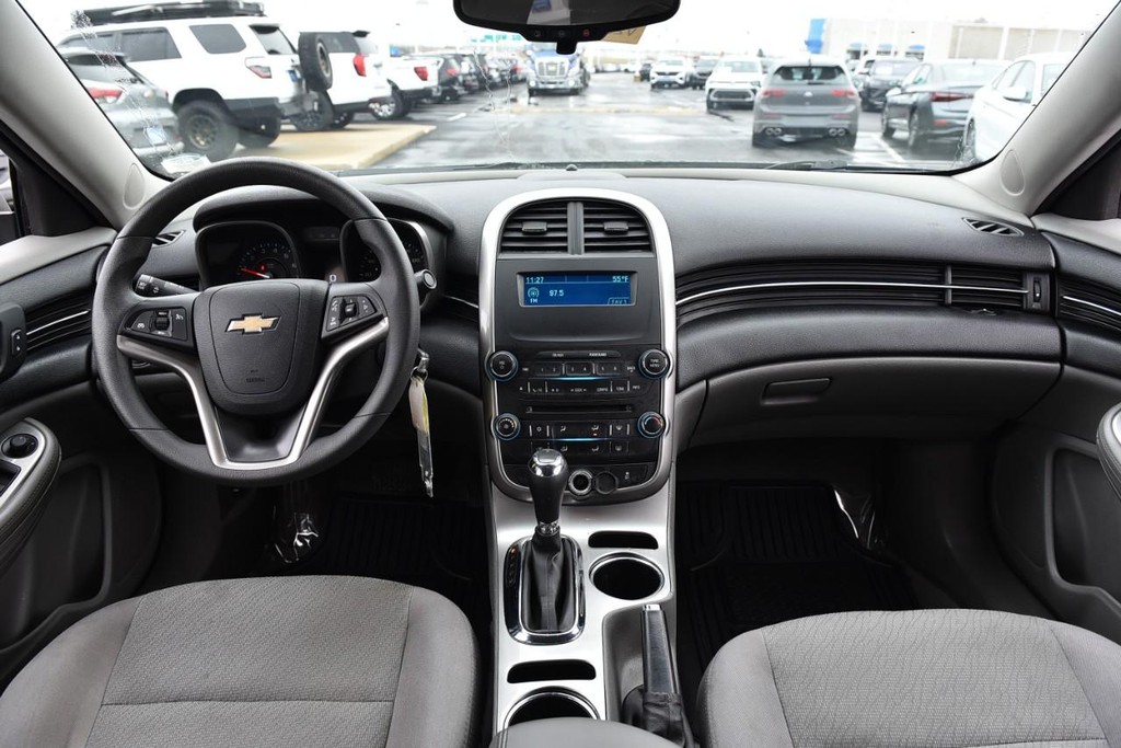 Chevrolet Malibu Vehicle Full-screen Gallery Image 07