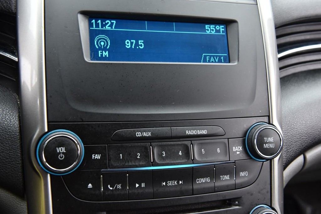 Chevrolet Malibu Vehicle Full-screen Gallery Image 11