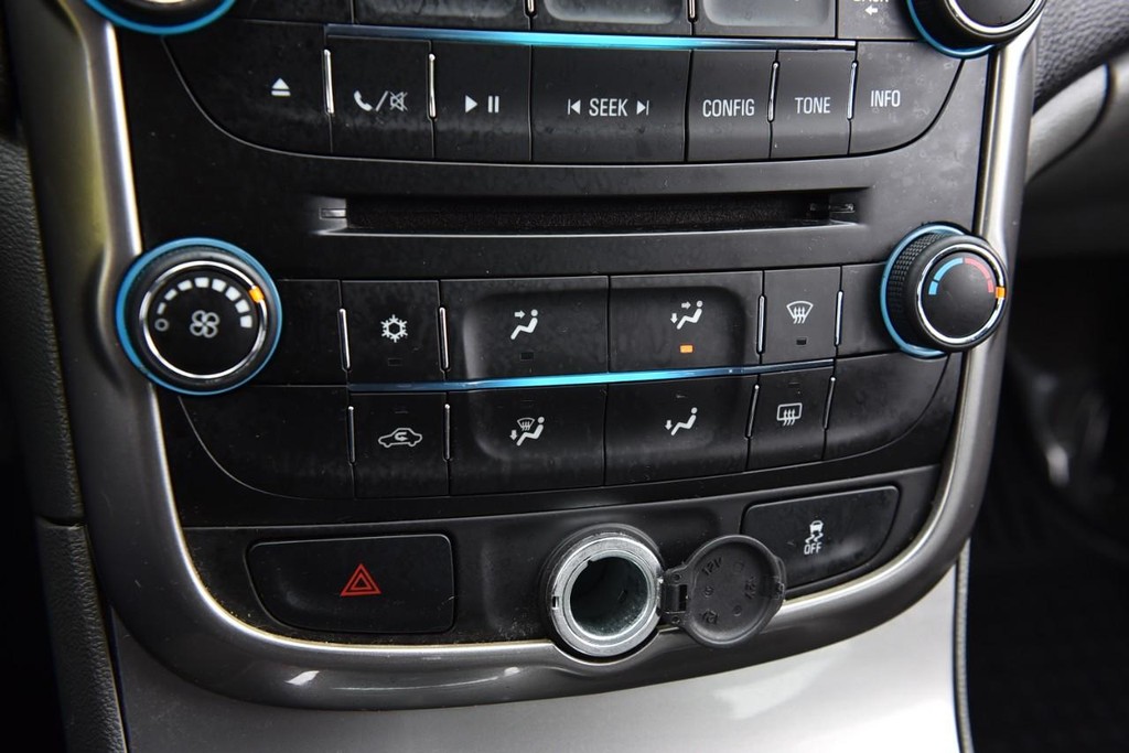 Chevrolet Malibu Vehicle Full-screen Gallery Image 12