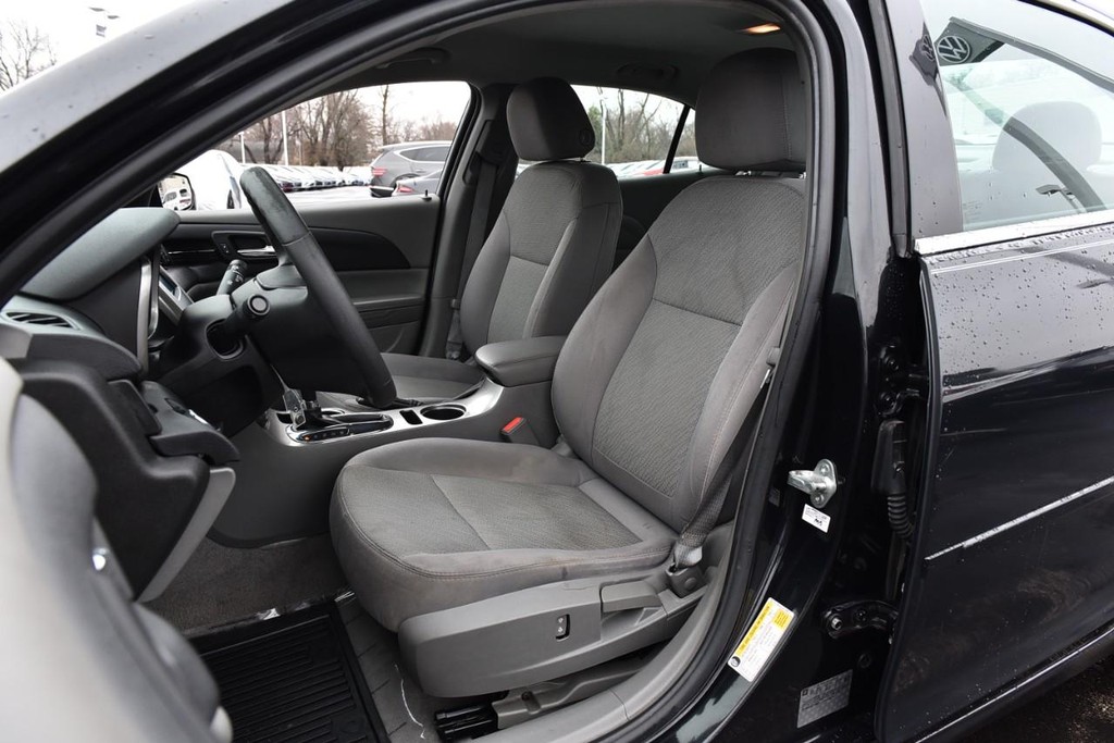 Chevrolet Malibu Vehicle Full-screen Gallery Image 14