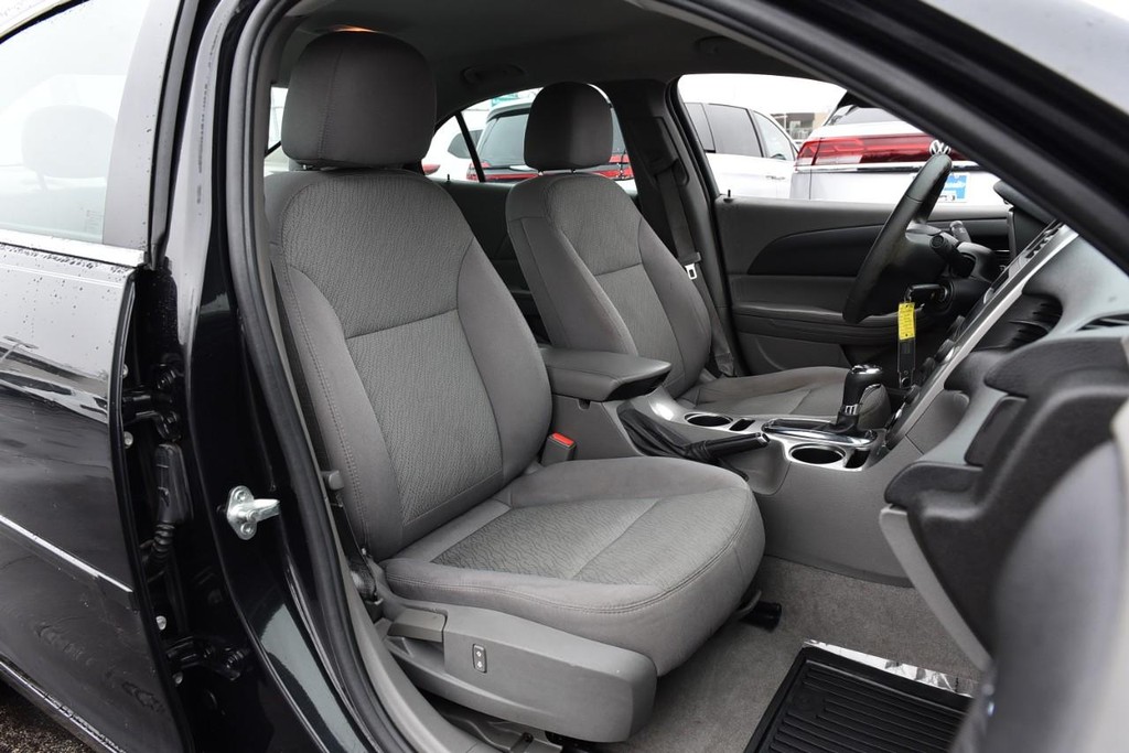 Chevrolet Malibu Vehicle Full-screen Gallery Image 15