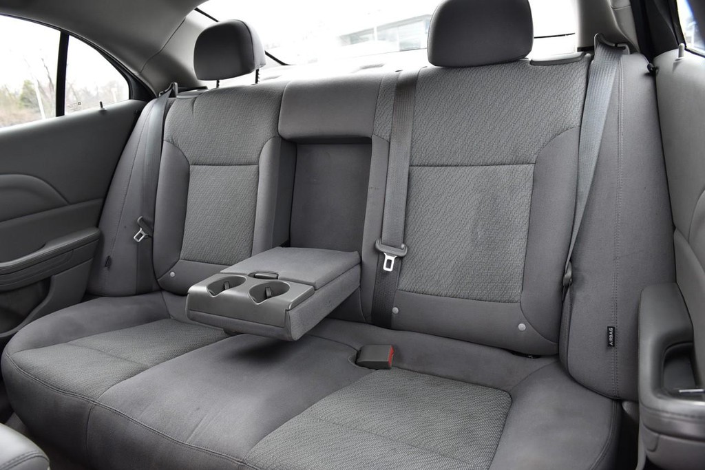 Chevrolet Malibu Vehicle Full-screen Gallery Image 16