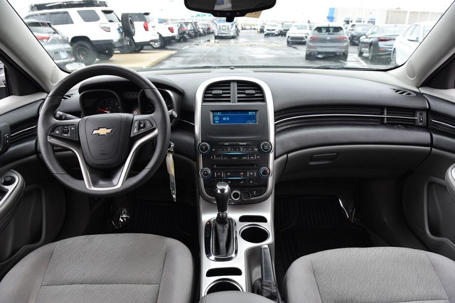 Chevrolet Malibu Vehicle Image 07