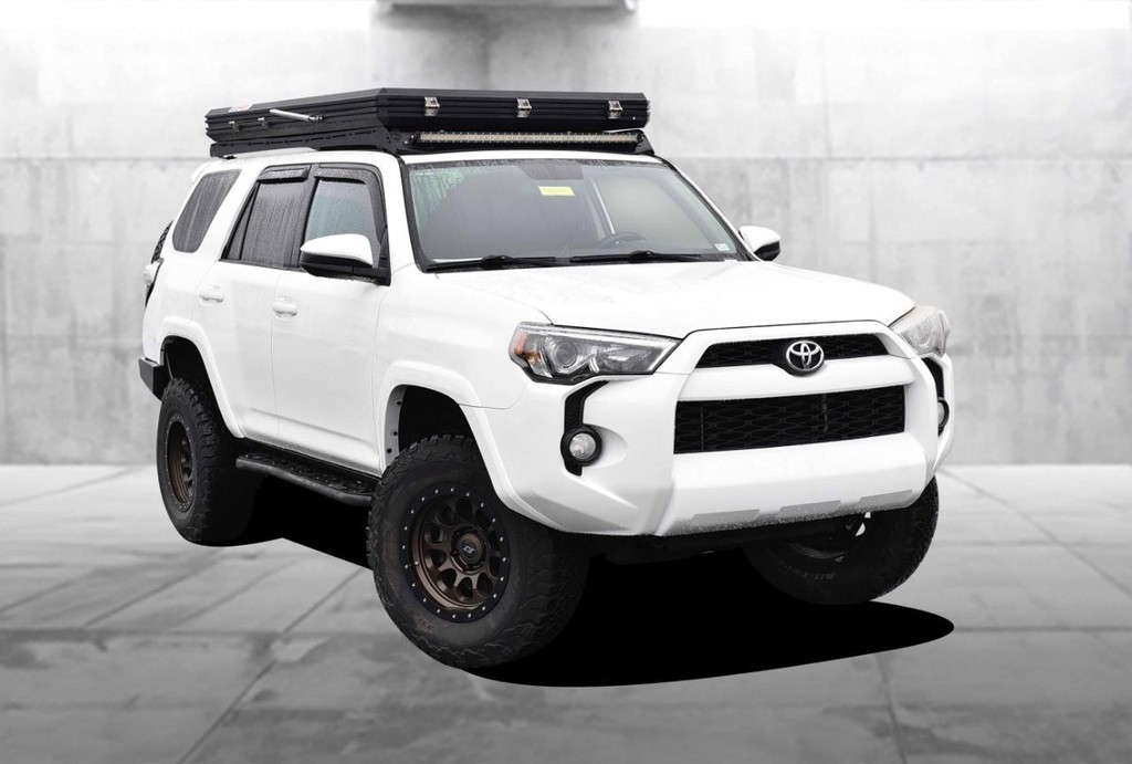 Toyota 4Runner Vehicle Full-screen Gallery Image 2