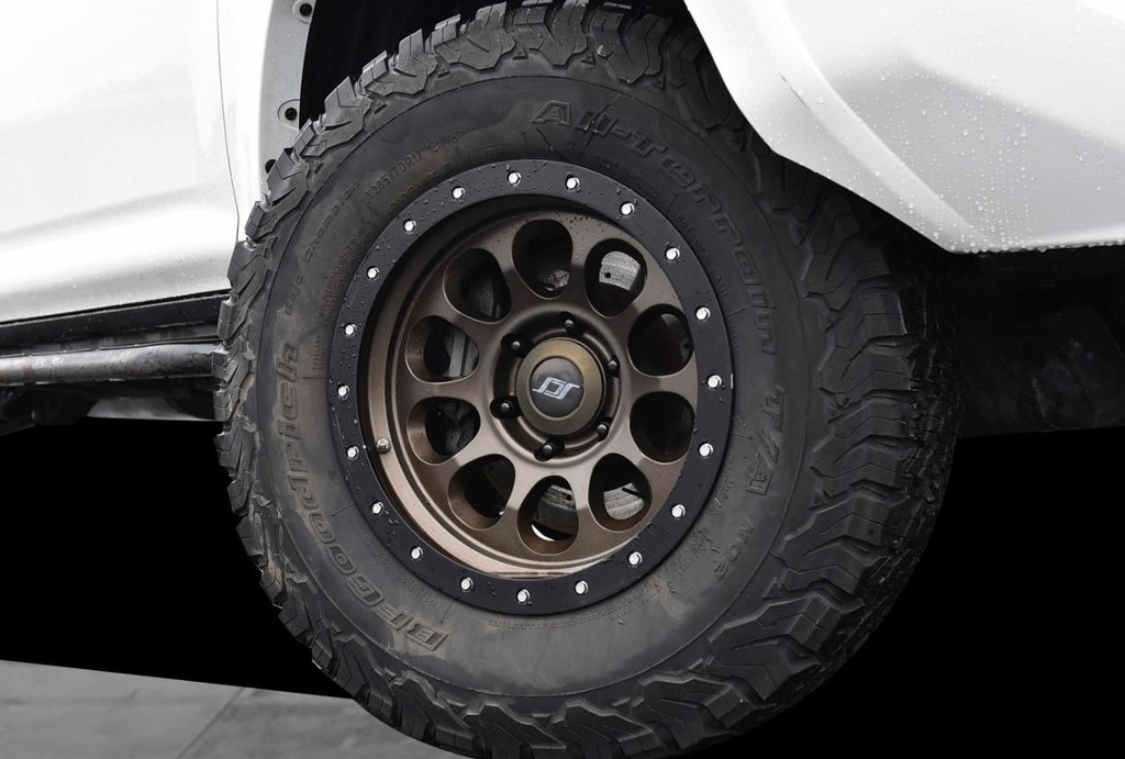 Toyota 4Runner Vehicle Full-screen Gallery Image 3