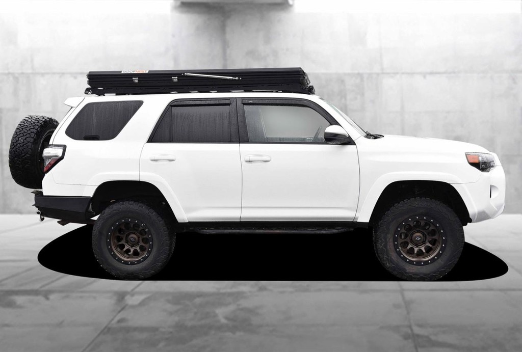 Toyota 4Runner Vehicle Full-screen Gallery Image 5
