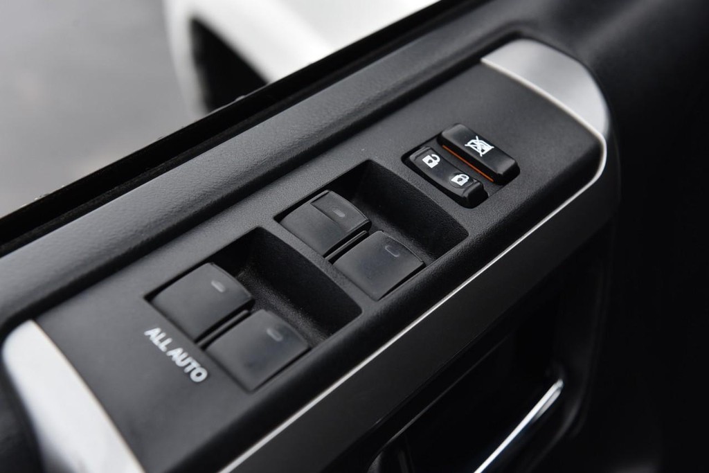 Toyota 4Runner Vehicle Full-screen Gallery Image 8