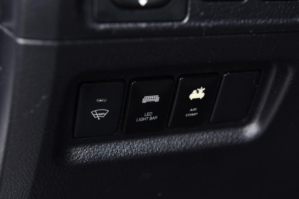 Toyota 4Runner Vehicle Full-screen Gallery Image 10