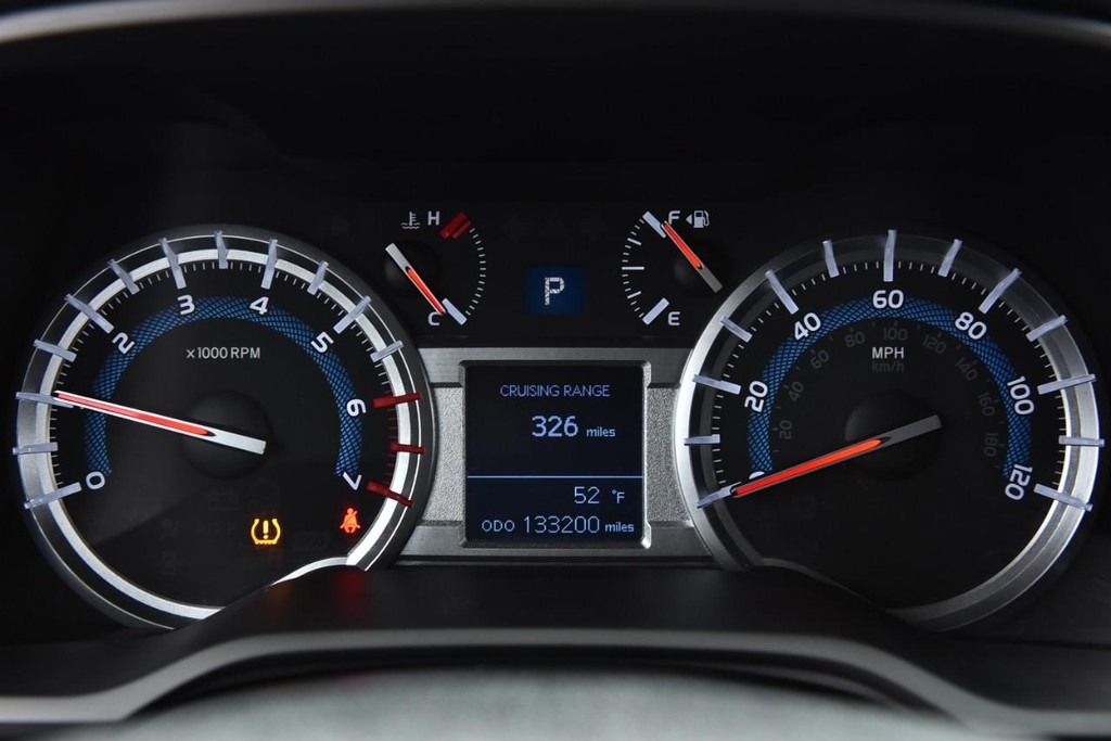 Toyota 4Runner Vehicle Full-screen Gallery Image 11