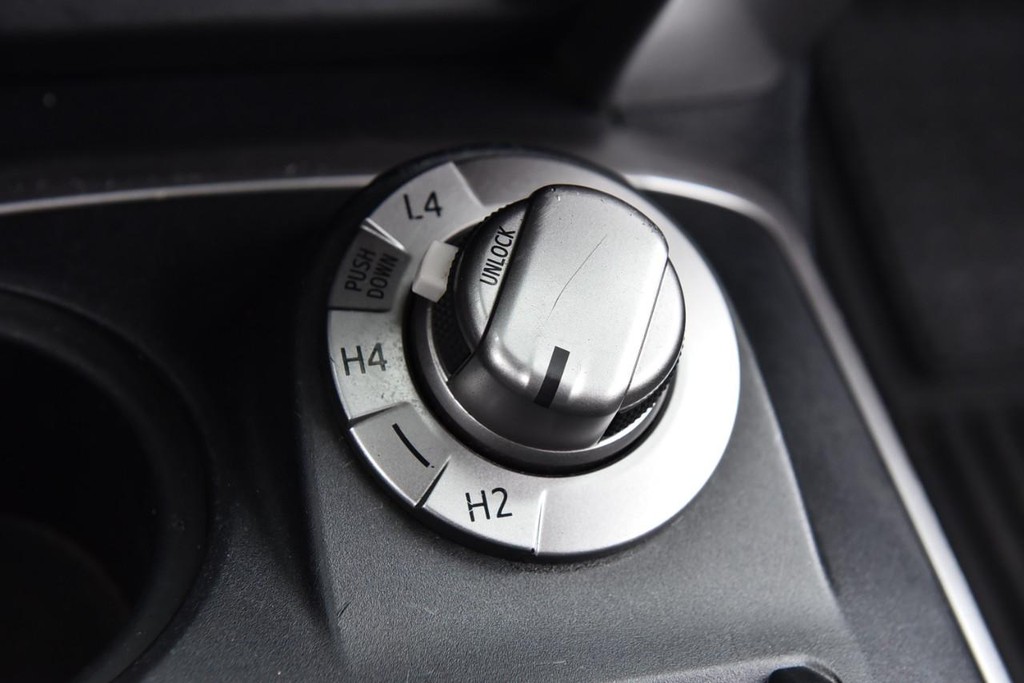 Toyota 4Runner Vehicle Full-screen Gallery Image 14